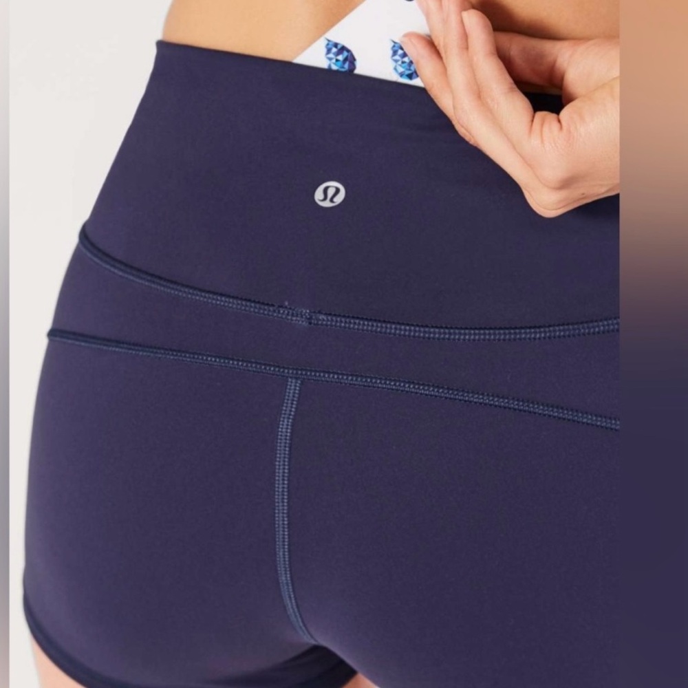 Lululemon In Movement short *Everlux 2.5” purple Aeon Size 4